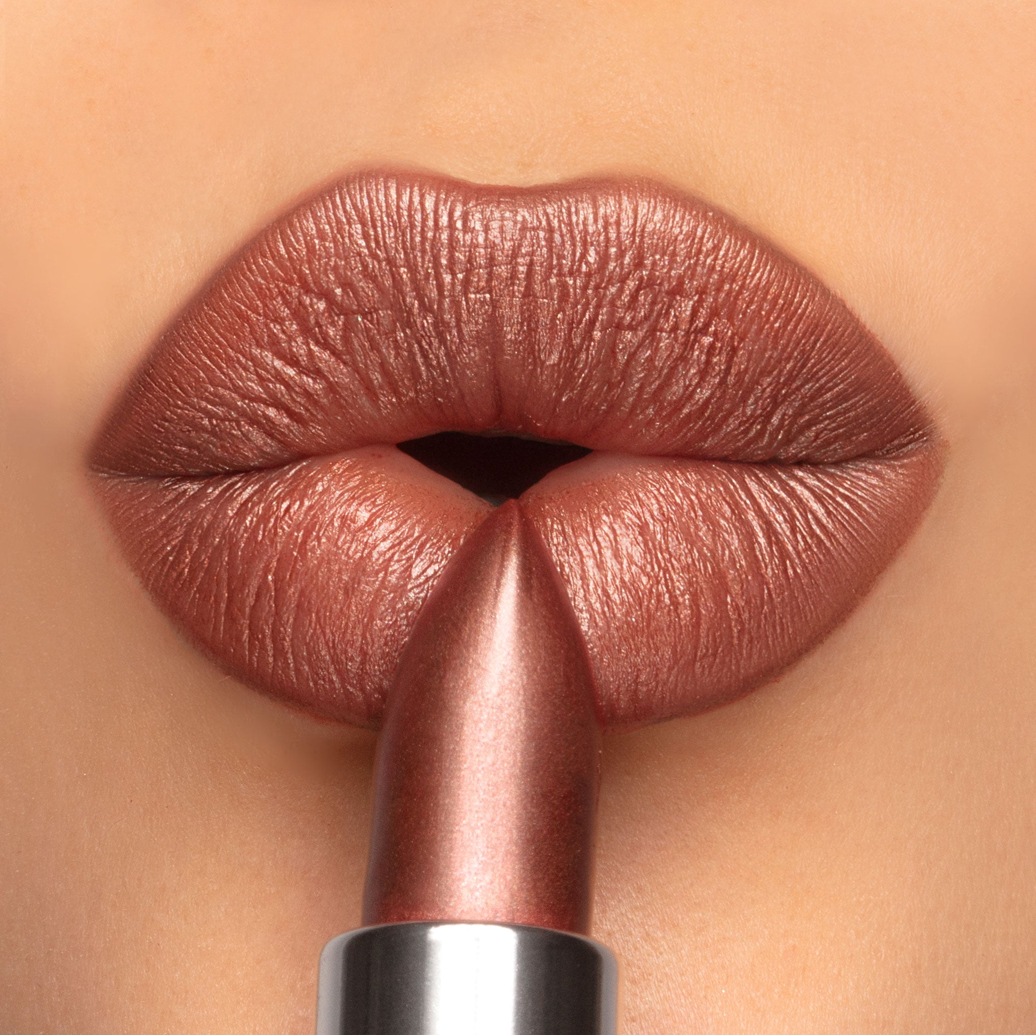 Satin-Shimmer-Diva-Creme-lip-