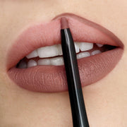 Trendsetter | Soft mocha | THE classic 90s lip contour | Runway Rogue